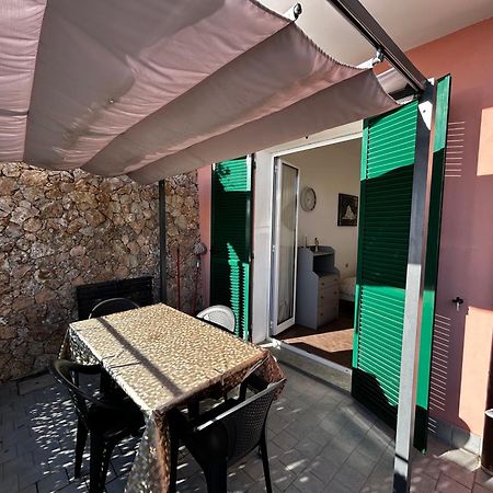 Casa Serge Vista Mare Con Ampio Terrazzo Privato Bergeggi Exterior foto