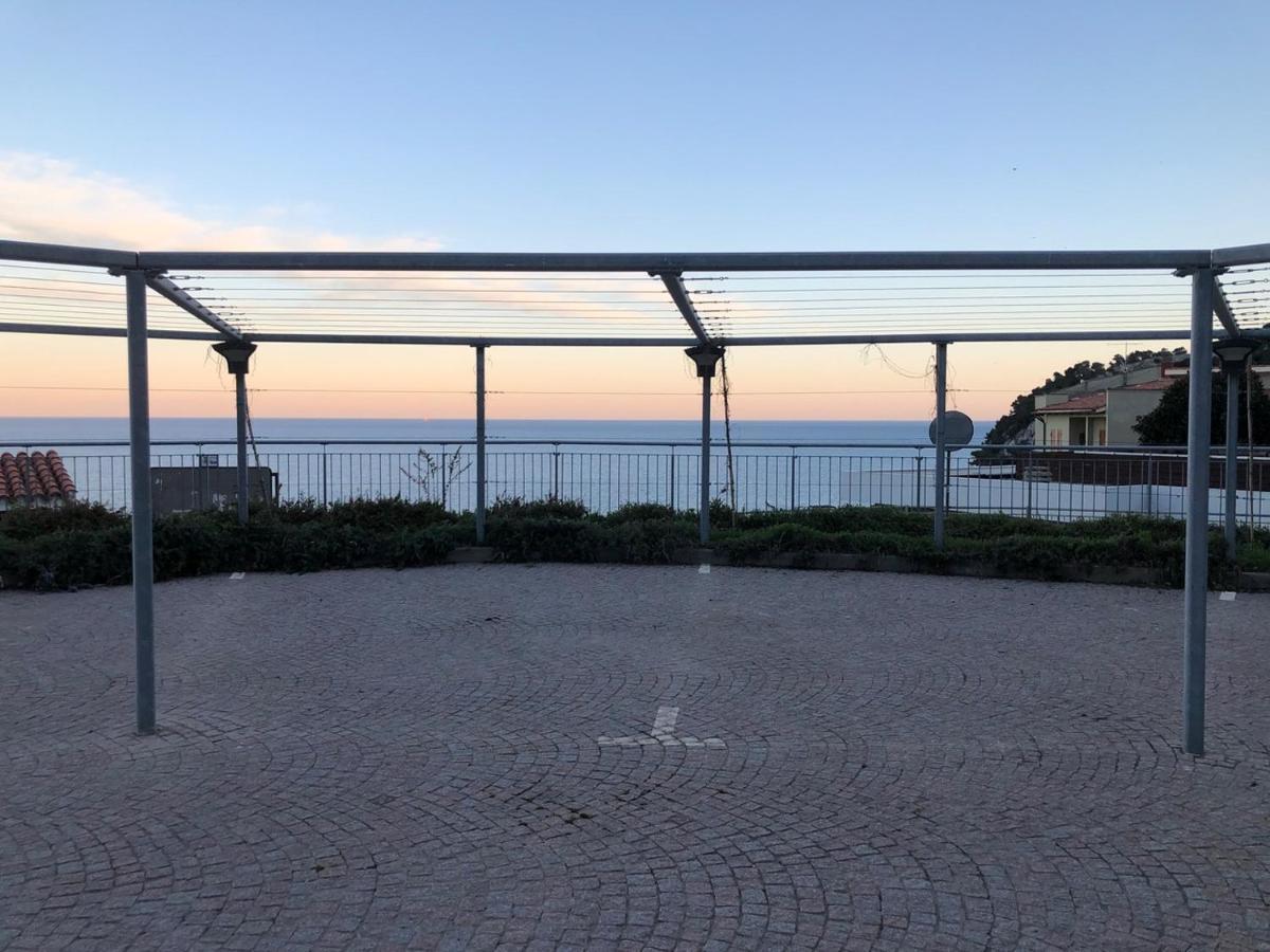Casa Serge Vista Mare Con Ampio Terrazzo Privato Bergeggi Exterior foto