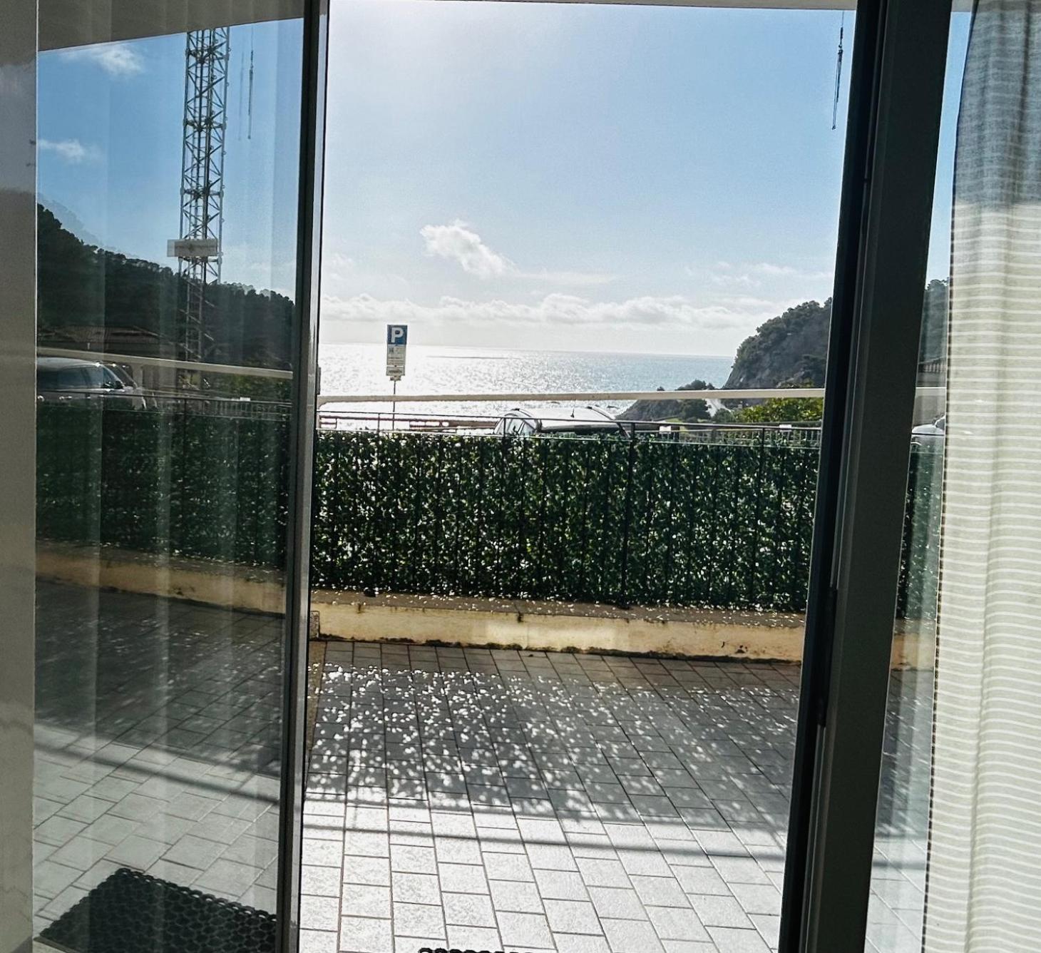 Casa Serge Vista Mare Con Ampio Terrazzo Privato Bergeggi Exterior foto