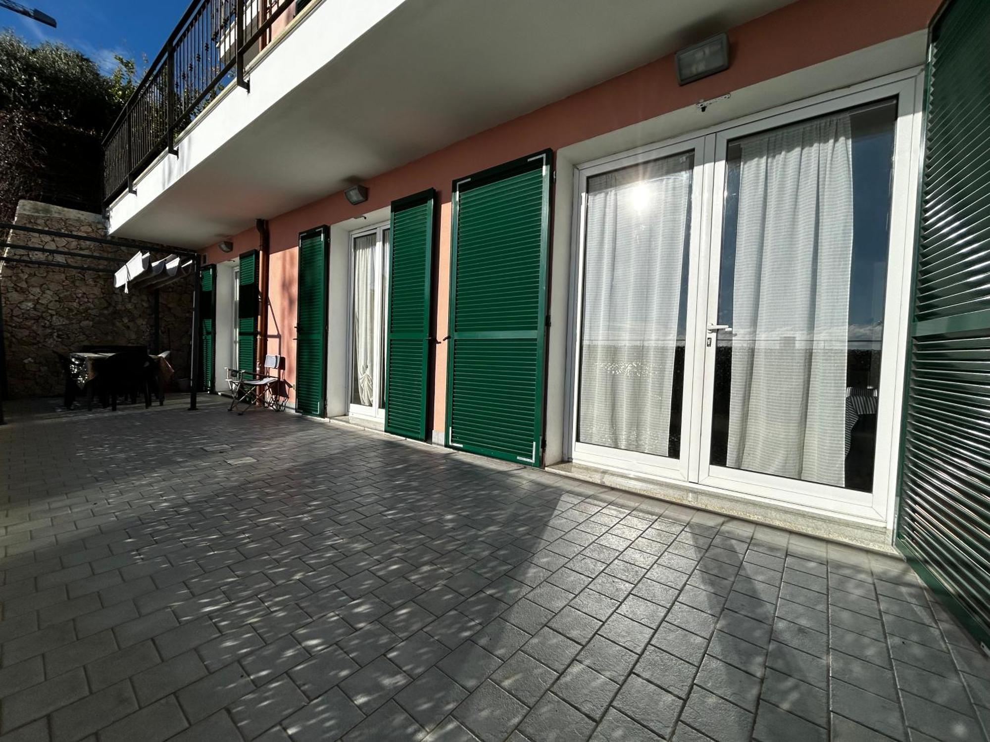 Casa Serge Vista Mare Con Ampio Terrazzo Privato Bergeggi Exterior foto